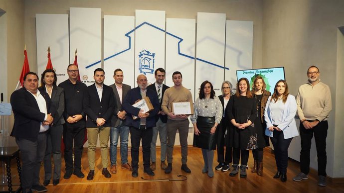 Foto de Familia de los Premios Ecoempleo de la Diputación de Valladolid.