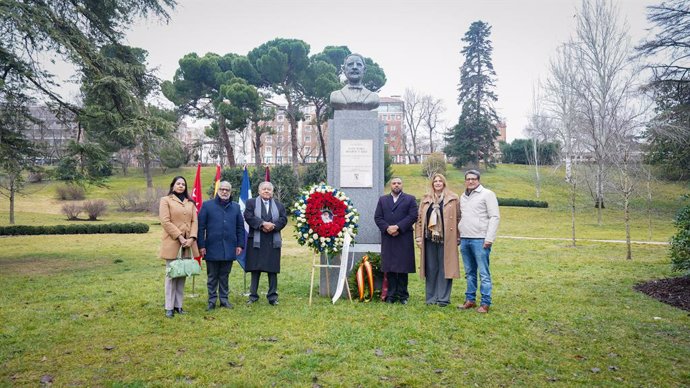 El embajador en España, Juan Bolívar Díaz; la embajadora consorte, Ada Wiscovitch Carlo; el cónsul general en Madrid, José Marte Piantini; el director del Instituto de dominicanos y dominicanas en el Exterior, Leonardo Marrero y otras personalidades