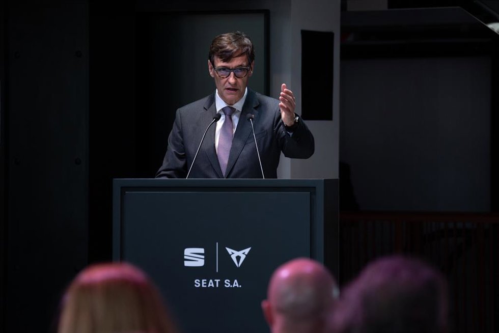 El presidente de la Generalitat de Catalunya, Salvador Illa, en una intervención en la Casa Seat de Barcelona en motivo de la firma de la declaración por la movilidad eléctrica