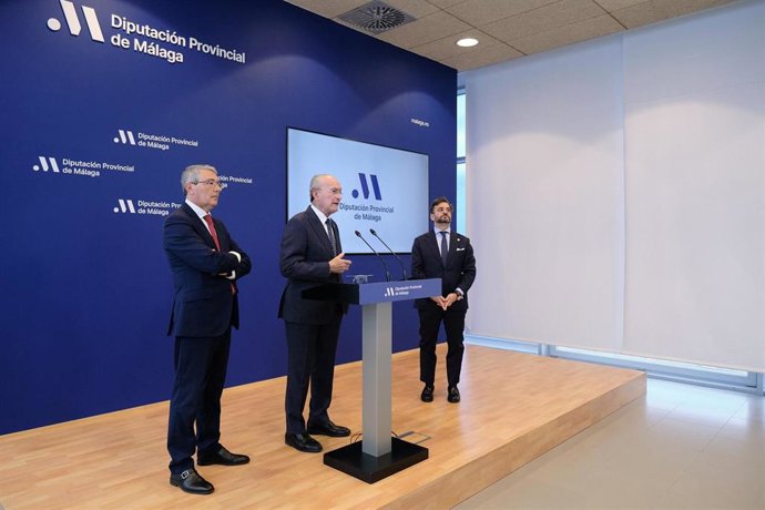 El alcalde de Málaga, Francisco de la Torre, en una rueda de prensa en la Diputación de Málaga.