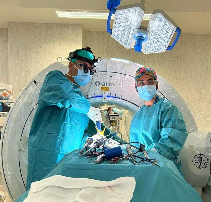 El Clínico San Cecilio incorpora un navegador quirúrgico de última generación