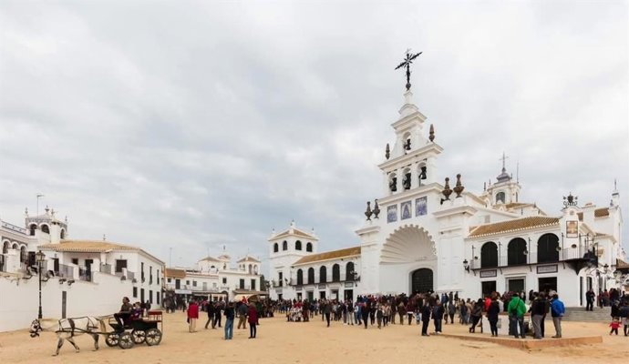 Aldea de El Rocío durante las peregrinaciones extraordinarias de este fin de semana.