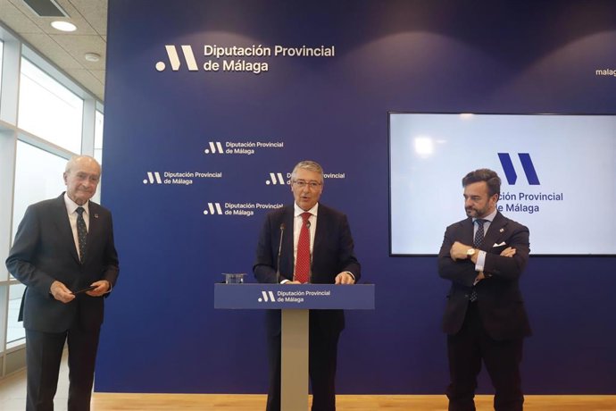 El presidente de la Diputación de Málaga, Francisco Salado, en un encuentro sobre la fiscalización de las cuentas de las entidades locales