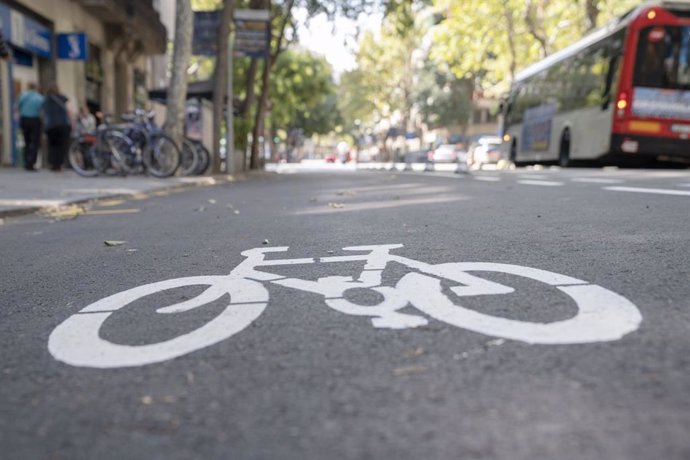 Archivo - Un carril bici de Barcelona