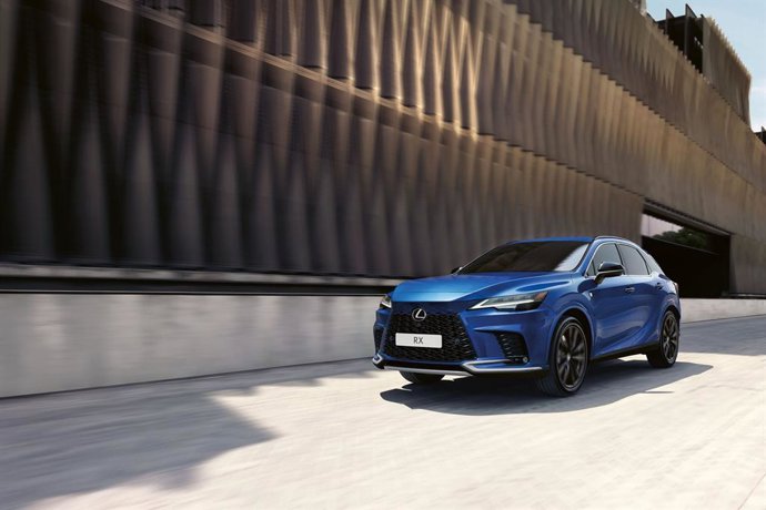 Lexus presenta la nueva gama de su RX 2025 con mejoras en el equipamiento, desde 83.900 euros.
