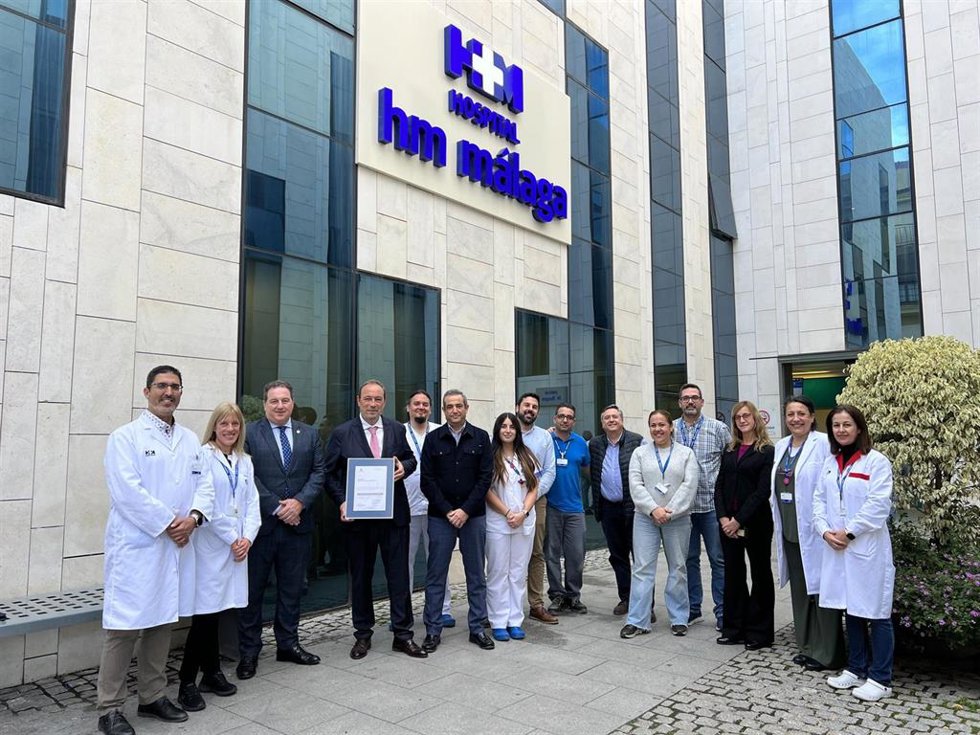 Profesionales de HM Málaga con la certificación