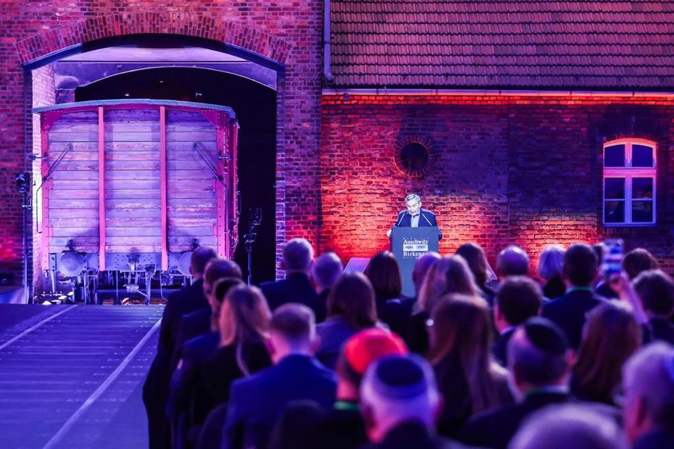 Acto en recuerdo por el aniversario de la liberación del campo de concentración de Auschwitz