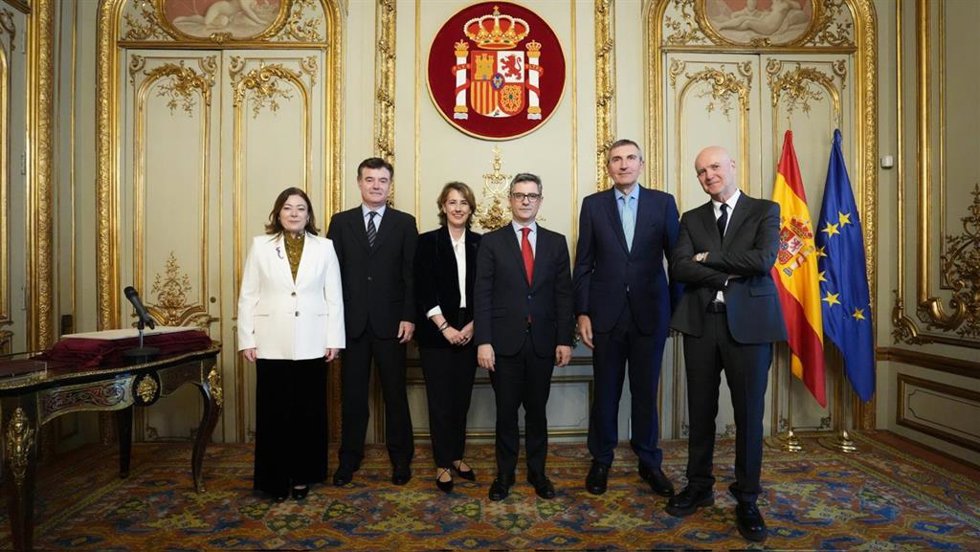 El ministro Félix Bolaños, los directores de los Servicios Comunes Procesales y el secretario Coordinador Provincial acompañan a Javier Parra en su toma de posesión como secretario de Gobierno del TSJMU