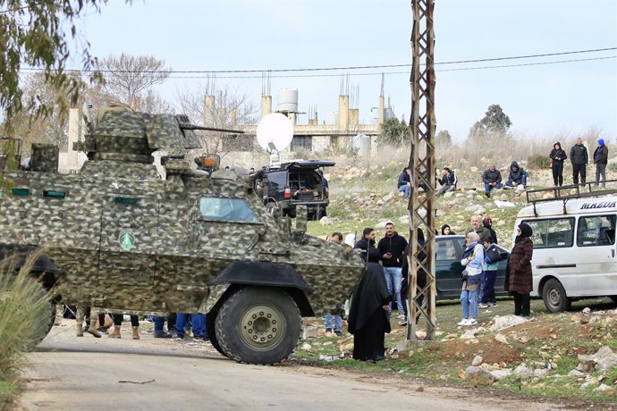 MAYS AL-JABAL, Jan. 27, 2025  -- Lebanese army organize the entry of the people of the border village in Mays al-Jabal, Lebanon, Jan. 26, 2025.   The death toll from Israeli attacks on crowds of Lebanese trying to return to their homes in southern Lebanon