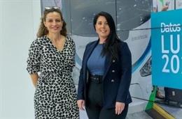 La directora general de ATTG, Eluska Renedo, y la diputada de Movilidad, Azahara Domínguez