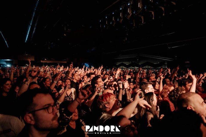 El público disfruta de un concierto en la sala Pandora.