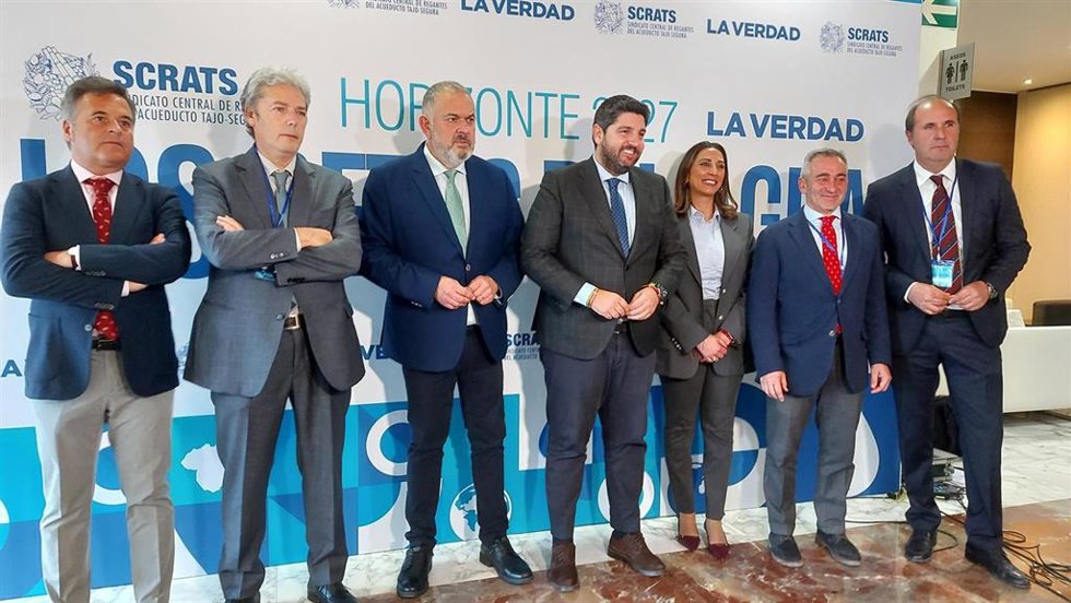 El presidente del Gobierno regional, Fernando López Miras, en la inauguración del foro 'Horizonte 2027. Los retos del agua'