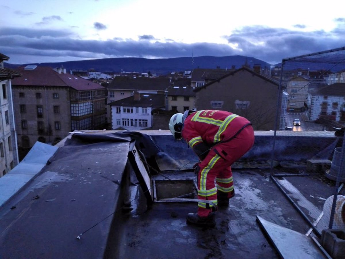 El viento genera seis incidencias en Cantabria en las últimas 12 horas