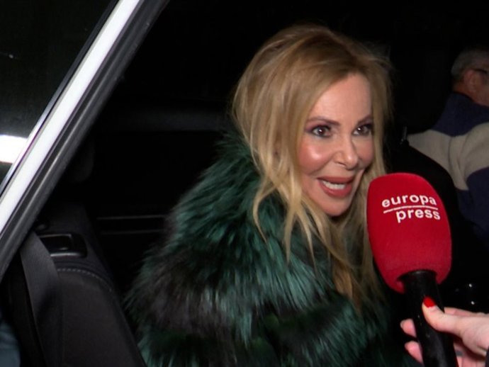 Ana Obregón sale de los estudios de televisión donde trabaja como colaboradora