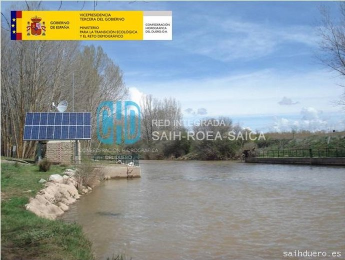 El río Pisuerga a su paso por Herrera de Pisuerga (Palencia).