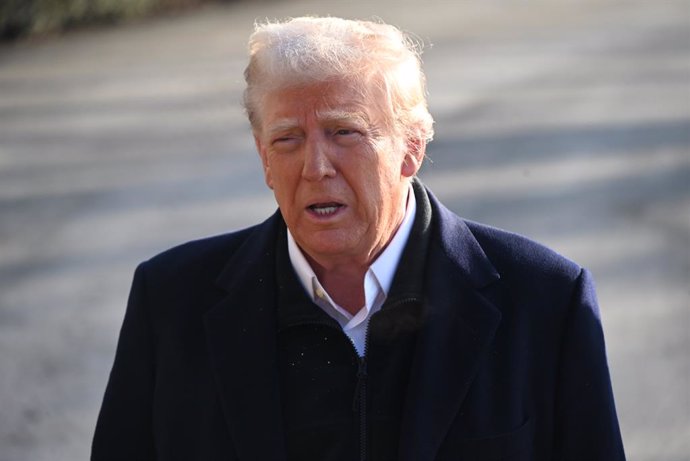 January 24, 2025, Washington, D.C, Deer: (new) 45th and 47th president of the united states donald j. Trump takes questions from the press with first lady of the united states melania trump by his side on the south lawn of the white house prior to departi