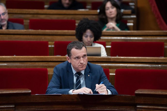 Archivo - El conseller de Agricultura, Ganadería, Pesca y Alimentación, Òscar Ordeig, durante una sesión plenaria en el Parlament de Catalunya, a 17 de diciembre de 2024, en Barcelona, Catalunya (España). Desde el hoy por la tarde hasta el jueves, 19 de d