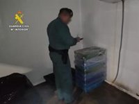 La Guardia Civil interviene más de 90 kilos de pescado inmaduro en el puerto de Altea