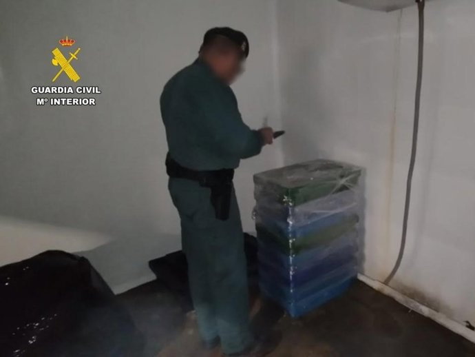 La Guardia Civil interviene más de 90 kilos de pescado inmaduro en el puerto de Altea (Alicante).