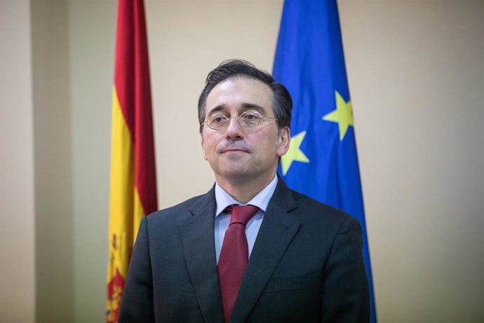El ministro de Asuntos Exteriores, Unión Europea y Cooperación, José Manuel Albares, interviene durante una visita a la Embajada española, a 16 de enero de 2025, en Damasco (Siria).