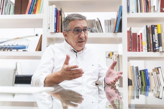Archivo -  El conseller d'Educació, José Antonio Rovira.