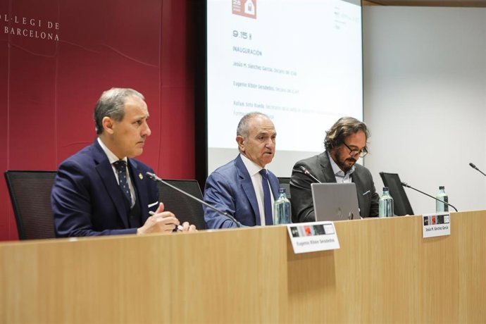 El decano del ICAM, Eugenio Ribón; el decano del ICAB, Jesús M. Sánchez, y el Secretario de la Junta de Gobierno y Diputado Responsable de Formación del ICA Málaga, Rafael Soto