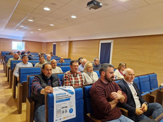 Asistentes a la jornada sobre la plataforma de transporte a demanda en la provincia de Palencia.