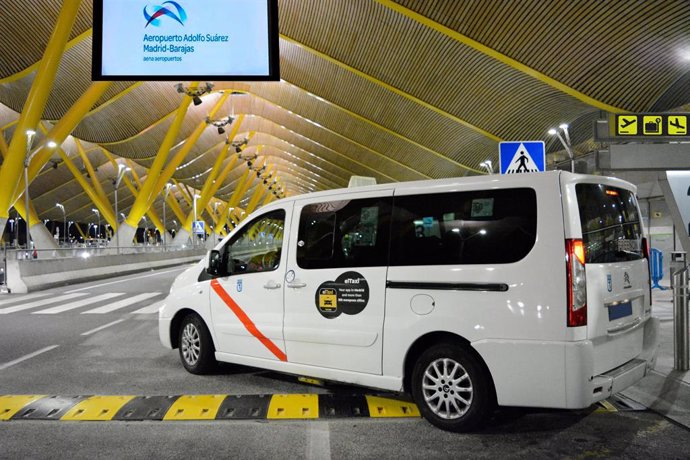 El taxi 033 en el Aeropuerto de Madrid  