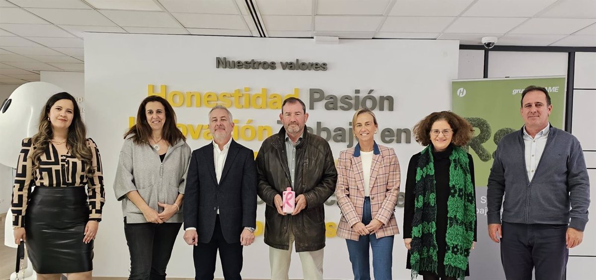 Hefame recauda casi 12.000 euros con su gel solidario de  ia  para la Asociación Contra el Cáncer