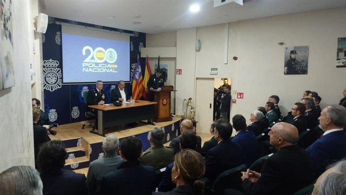 Acto por el 201 aniversario de la Policía Nacional en la Jefatura Superior de Baleares.