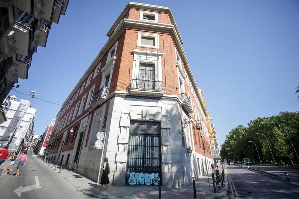 Archivo - Fachada del edificio de Prado 30, en Madrid, (España), a 11 de julio de 2020.