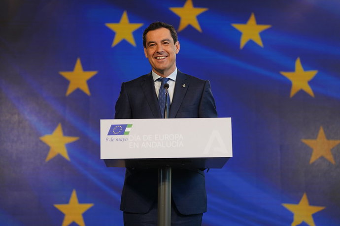 El presidente de la Junta, Juanma Moreno, durante la celebración del Día de Europa el pasado mayo