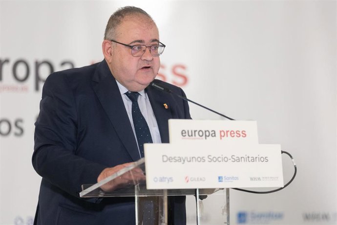 Archivo - El consejero de Sanidad de la Junta de Castilla y León, Alejandro Vázquez Ramos, interviene durante un desayuno socio-sanitario de Europa Press. Archivo