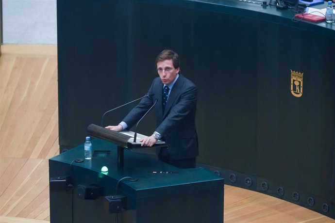 El alcalde de Madrid, José Luis Martínez Almeida, durante una sesión ordinaria del pleno municipal 