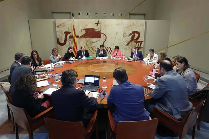 El presidente de la Generalitat, Salvador Illa, encabeza la reunión del Consell Executiu en el Palau de la Generalitat