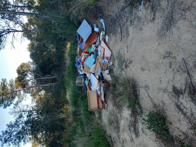 Residuos vertidos ilegalmente en Òrrius (Barcelona)