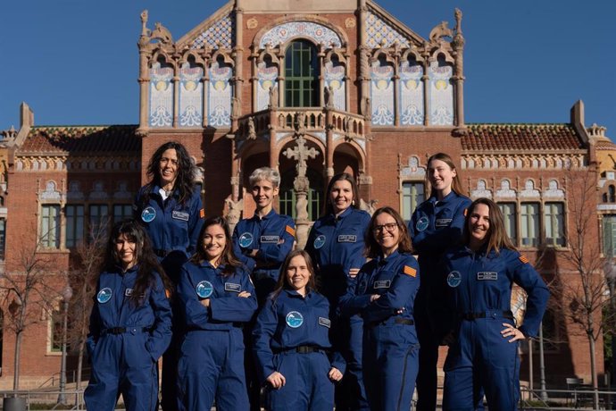 Las tripulantes de Hypatia II en el Recinte Modernista del Hospital de Sant Pau de Barcelona.