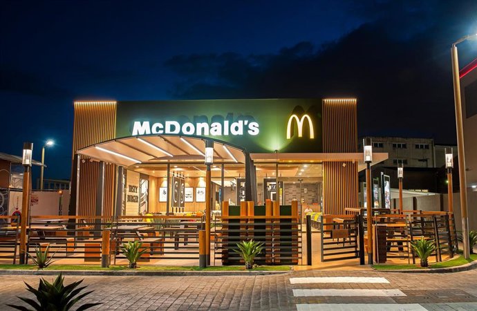 Archivo - Local de McDonald's