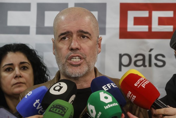 El secretari general de CCOO, Unai Sordo, en declaracions als mitjans a València