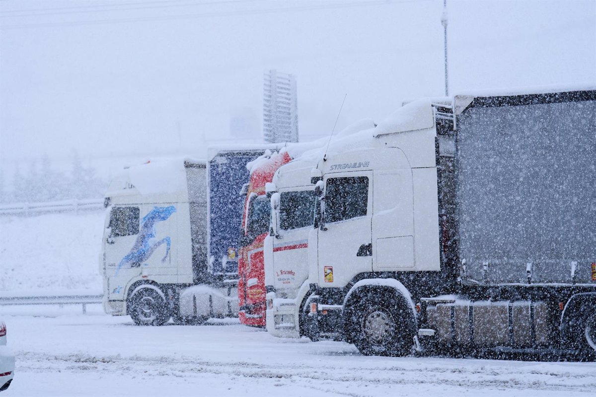 Cantabria estará este miércoles y jueves en aviso por viento, lluvia, nieve y oleaje