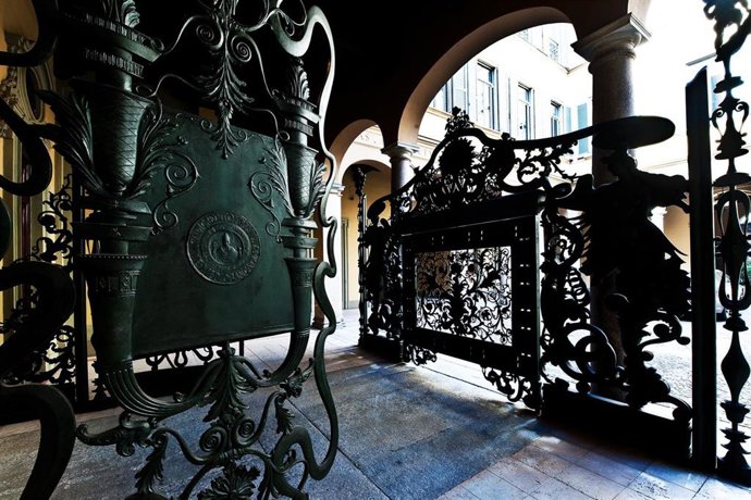 Archivo - Oficinas de Mediobanca en Italia.