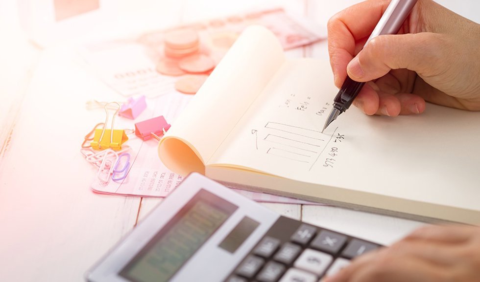 Archivo - La Junta selecciona 20 'Project Manager' para traer inversiones y desbloquear iniciativas pendientes en Andalucía