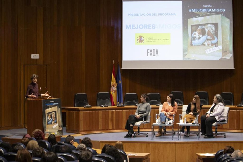 Derechos Sociales ofrecerá atención veterinaria gratuita o a precios reducidos a las personas vulnerables con animales