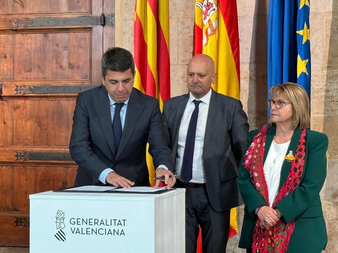 Signatura de l'acord d'intencions per a la implantació del Campus Digital Valley Comunitat Valenciana, que es construirà a Picassent