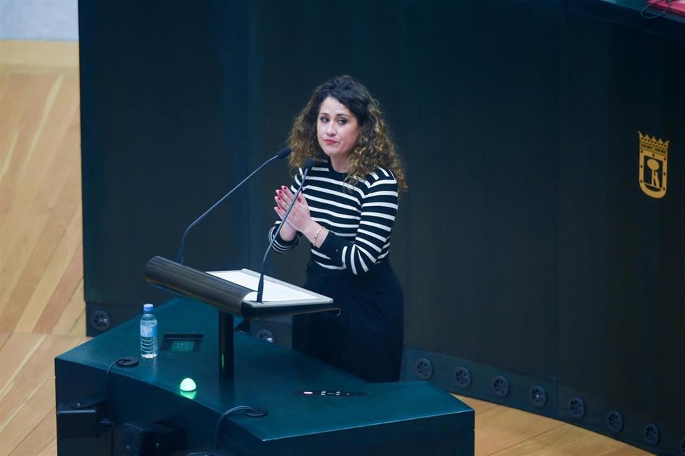 La concejala del PSOE en el Ayuntamiento de Madrid, Emma López Araújo, durante una sesión ordinaria del pleno municipal, en el Palacio de Cibeles, a 28 de enero de 2025, en Madrid (España).