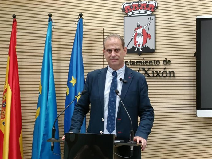 Archivo - El concejal del Grupo Municipal Socialista del Ayuntamiento de Gijón Tino Vaquero.