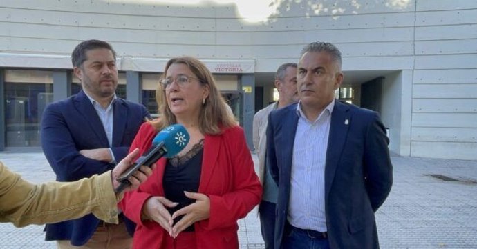 La secretaria de Organización del PSOE de Huelva y diputada provincial, Rosa Tirador, en una atención a medios.