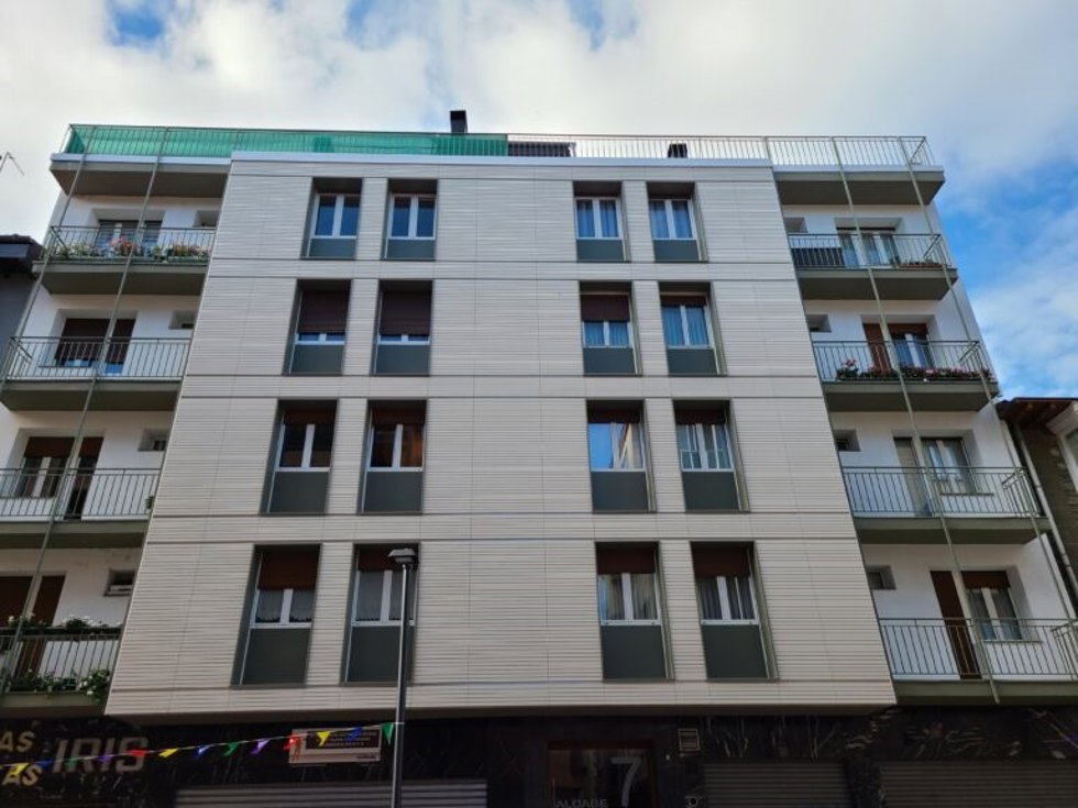 Archivo - Bloque de viviendas de Vitoria