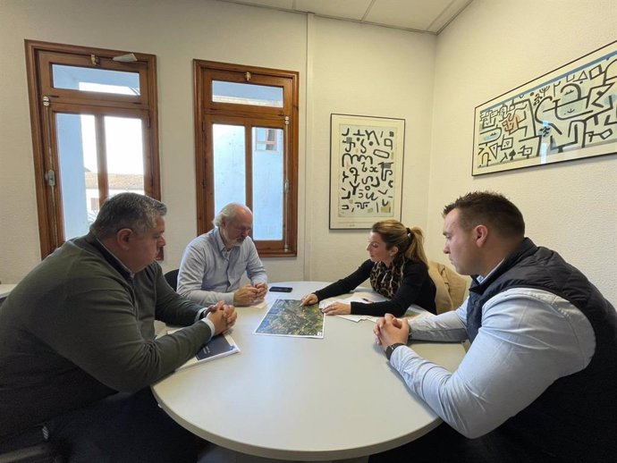 De izquierda a derecha, el director insular de Movilidad, Rafael Oliver, el director insular de Infraestructuras, Rafel Gelabert, la alcaldesa de Andratx, Estefanía Gonzalvo, y el regidor de Medioambiente, Antoni Nicolau.