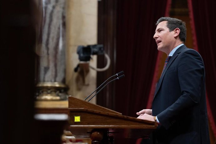 El diputado de Vox en el Parlament Sergio Macián en el pleno de la Cámara catalana, a 28 de enero de 2025, en Barcelona (Catalunya)